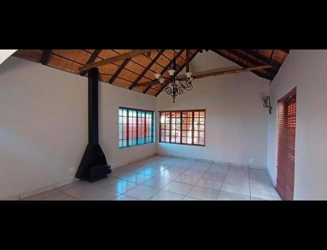 3 BEDROOM PROPERTY TO RENT IN MORELETAPARK